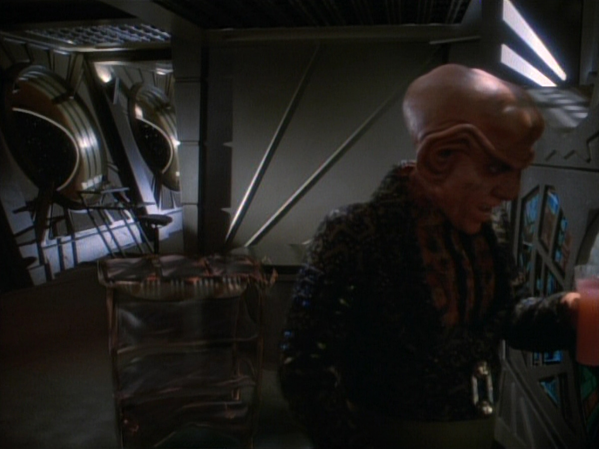extant_StarTrekDS9_1x05-Babel_01582.jpg
