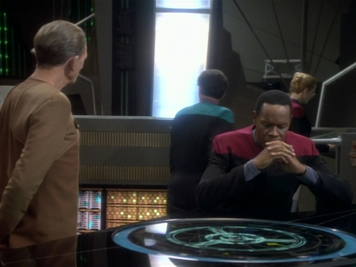 extant_StarTrekDS9_1x05-Babel_01735.jpg