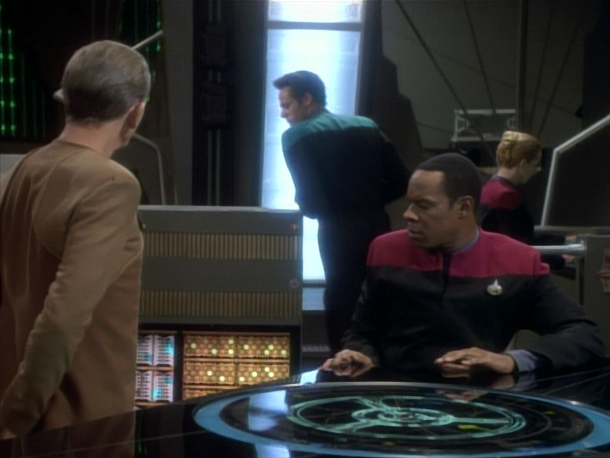 extant_StarTrekDS9_1x05-Babel_01736.jpg