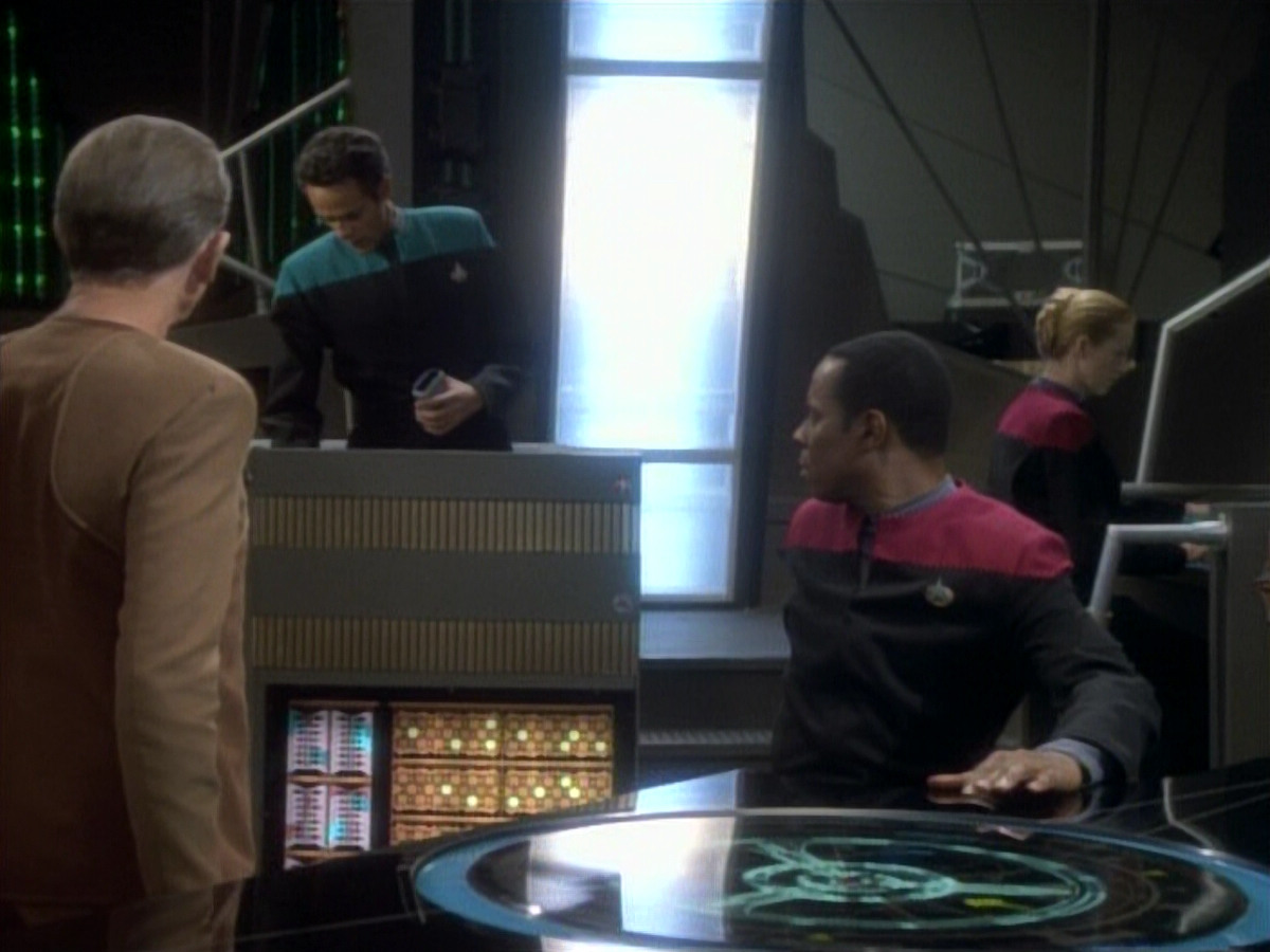 extant_StarTrekDS9_1x05-Babel_01738.jpg