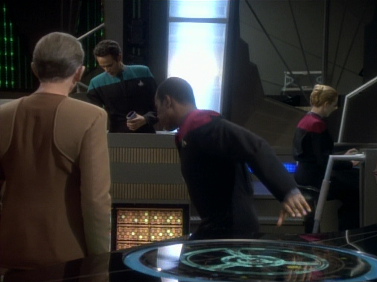 extant_StarTrekDS9_1x05-Babel_01740.jpg