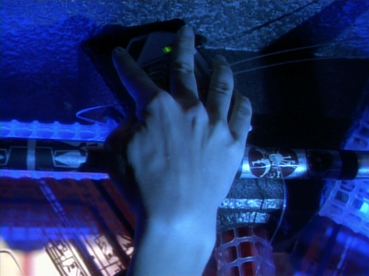 extant_StarTrekDS9_1x05-Babel_01824.jpg