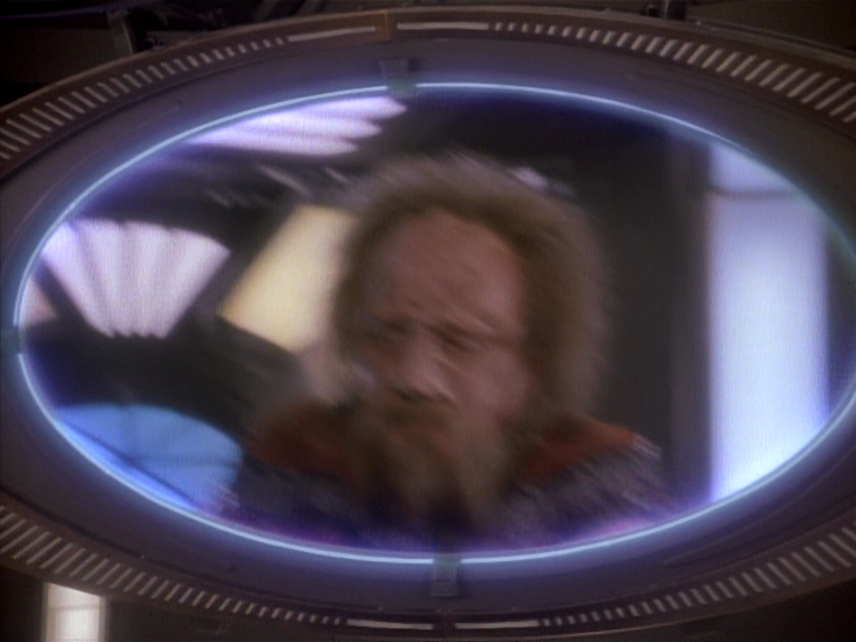 extant_StarTrekDS9_1x05-Babel_03059.jpg