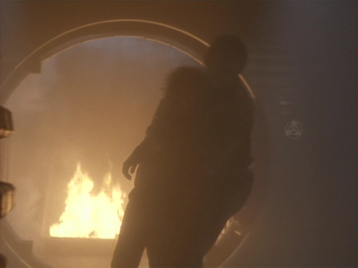 extant_StarTrekDS9_1x05-Babel_03564.jpg