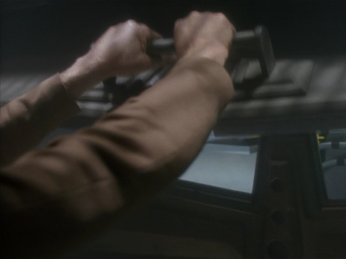 extant_StarTrekDS9_1x05-Babel_03621.jpg