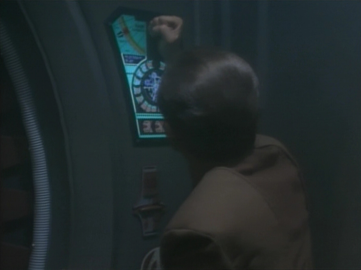extant_StarTrekDS9_1x05-Babel_03656.jpg