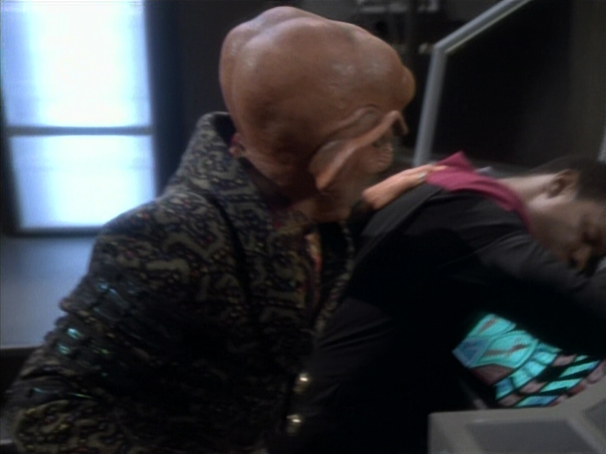 extant_StarTrekDS9_1x05-Babel_03686.jpg