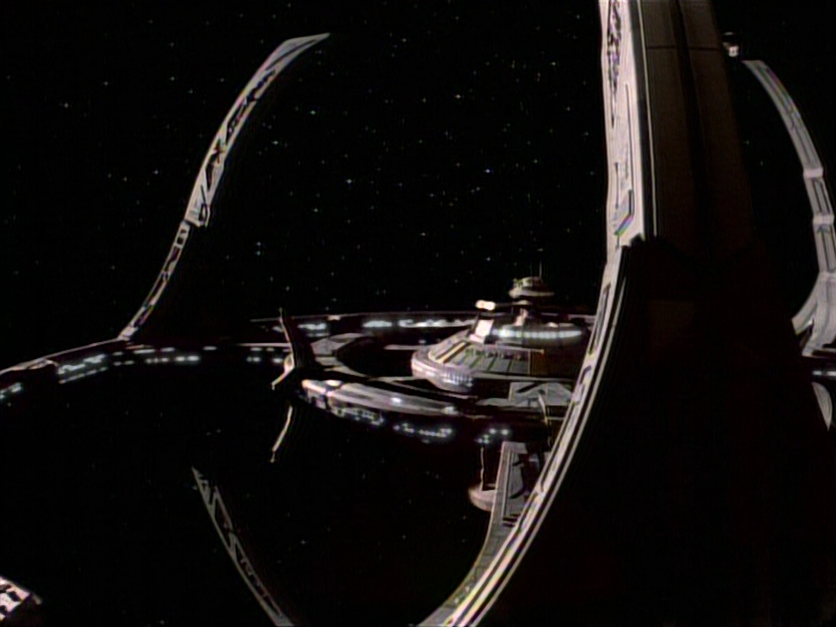 extant_StarTrekDS9_1x05-Babel_03724.jpg