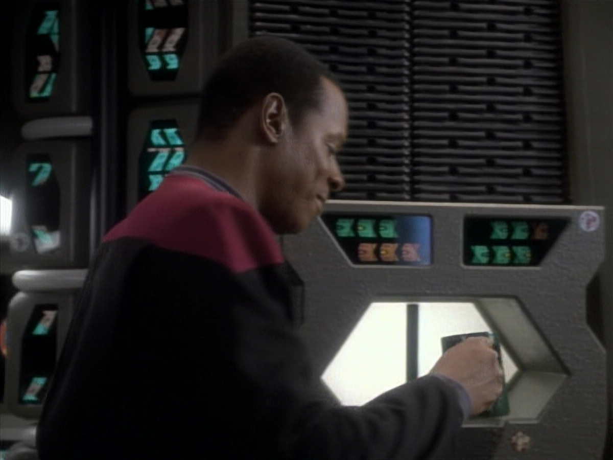 extant_StarTrekDS9_1x05-Babel_03756.jpg