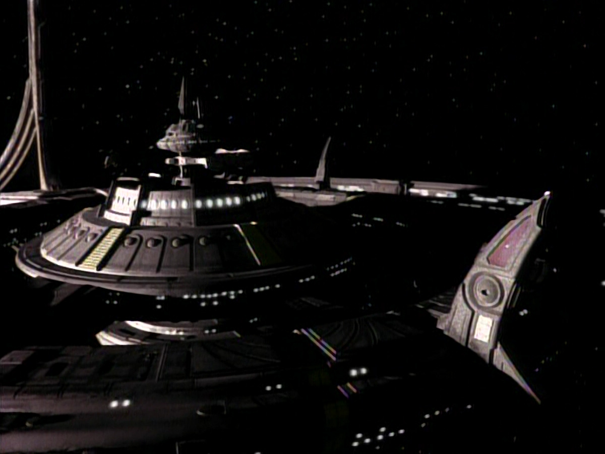 extant_StarTrekDS9_1x06-CaptivePursuitl_00003.jpg