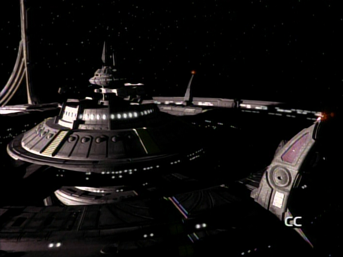extant_StarTrekDS9_1x06-CaptivePursuitl_00005.jpg
