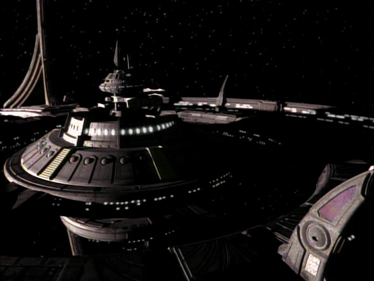 extant_StarTrekDS9_1x06-CaptivePursuitl_00008.jpg