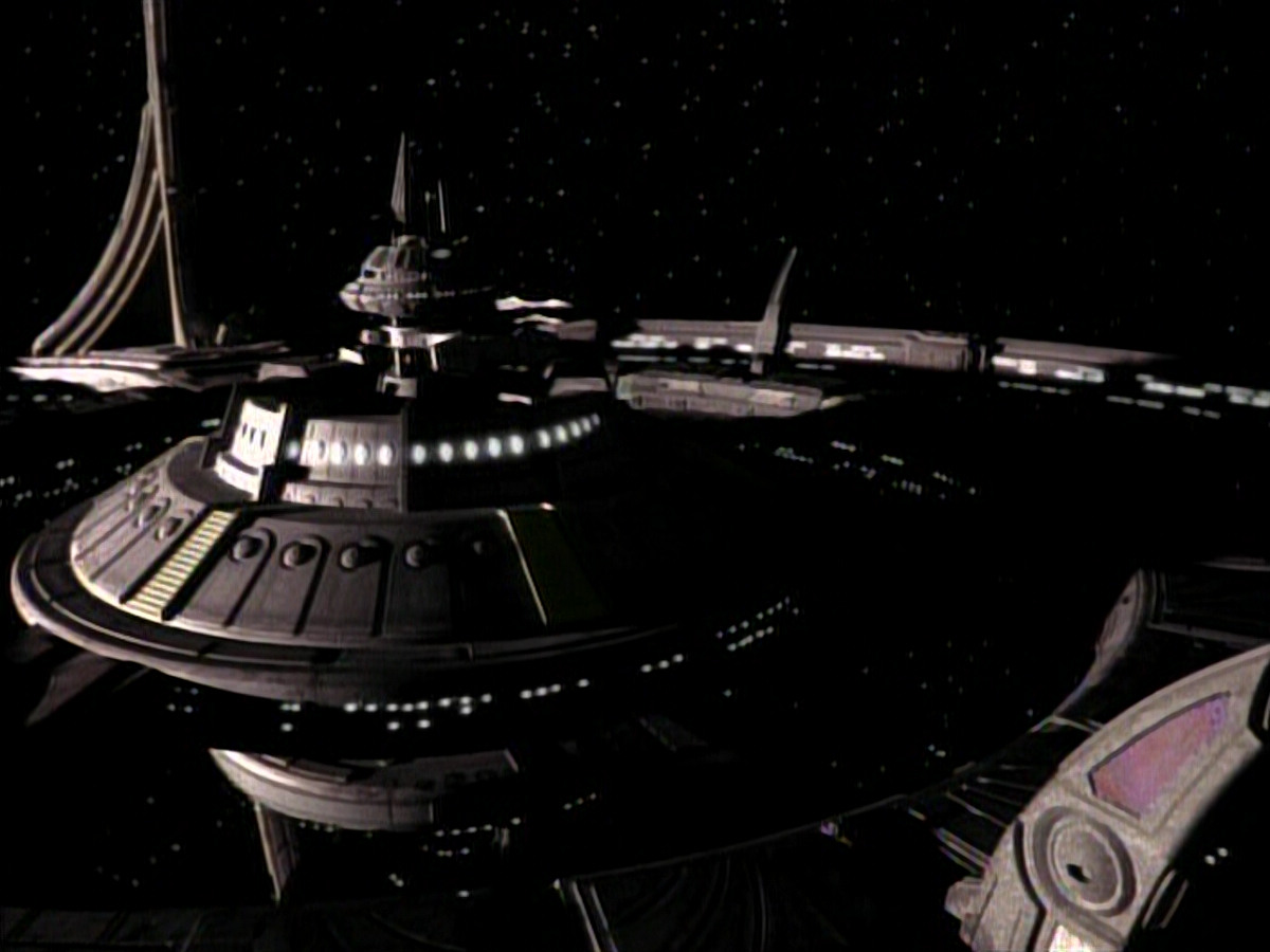 extant_StarTrekDS9_1x06-CaptivePursuitl_00009.jpg
