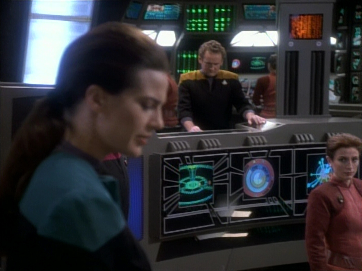 extant_StarTrekDS9_1x06-CaptivePursuitl_00126.jpg