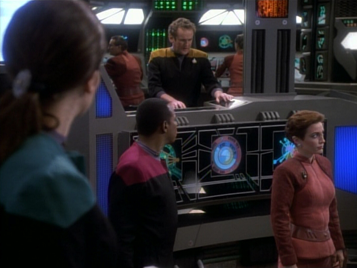 extant_StarTrekDS9_1x06-CaptivePursuitl_00129.jpg