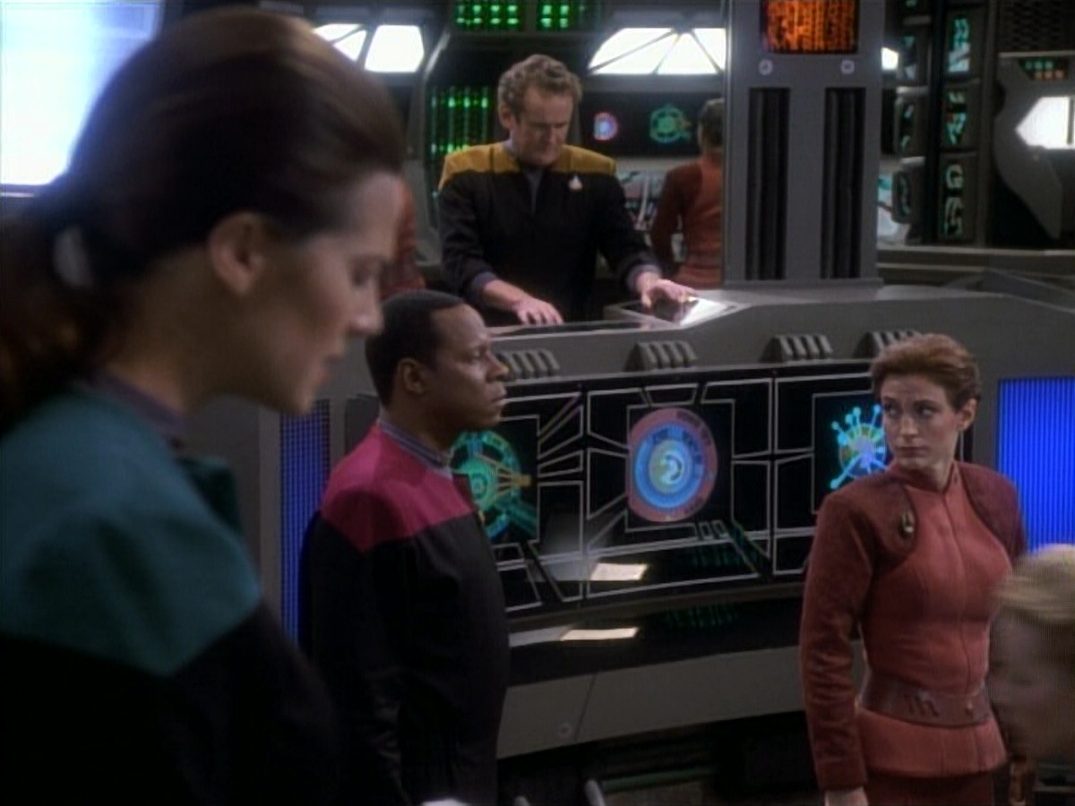 extant_StarTrekDS9_1x06-CaptivePursuitl_00134.jpg