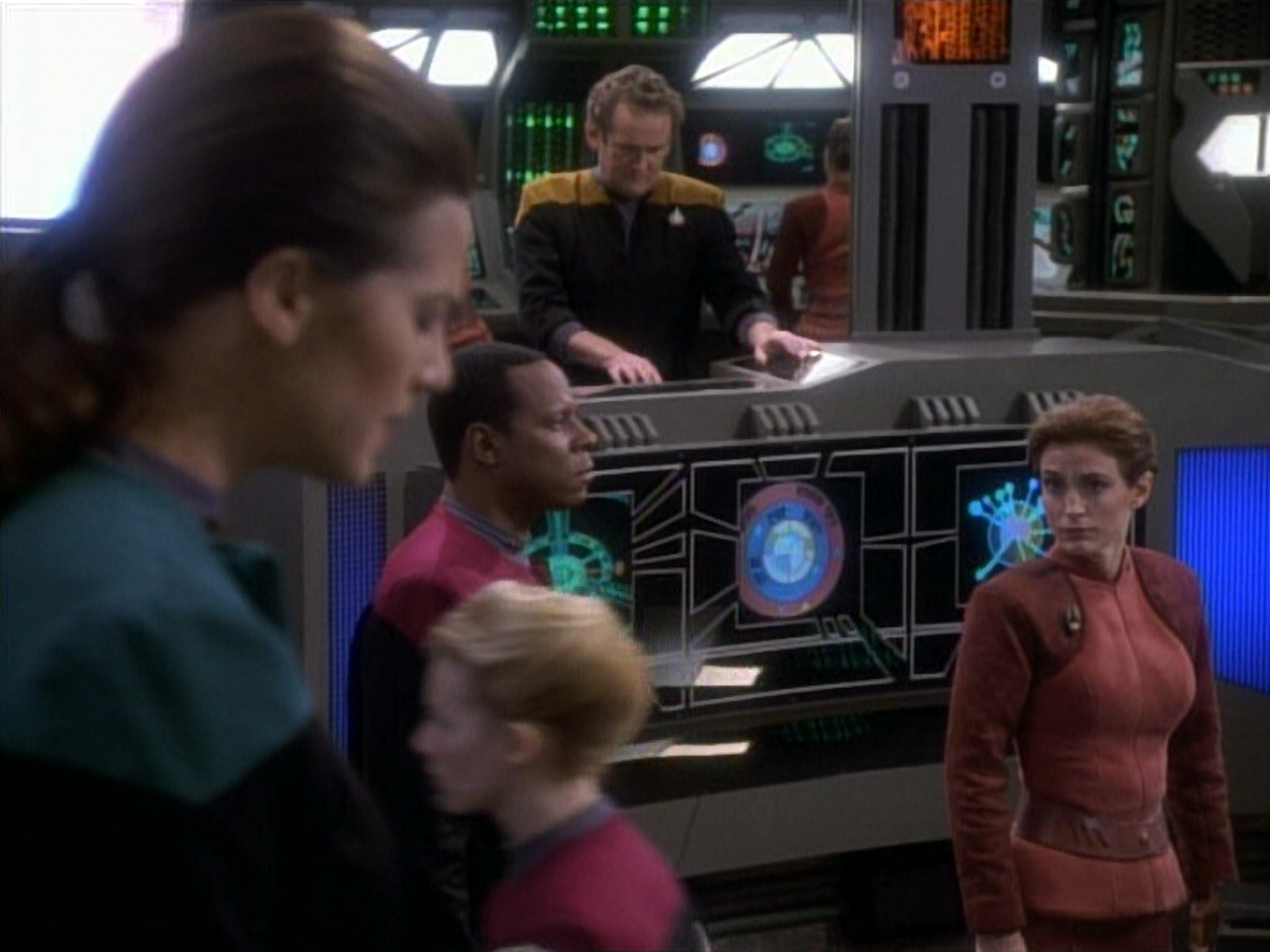 extant_StarTrekDS9_1x06-CaptivePursuitl_00135.jpg