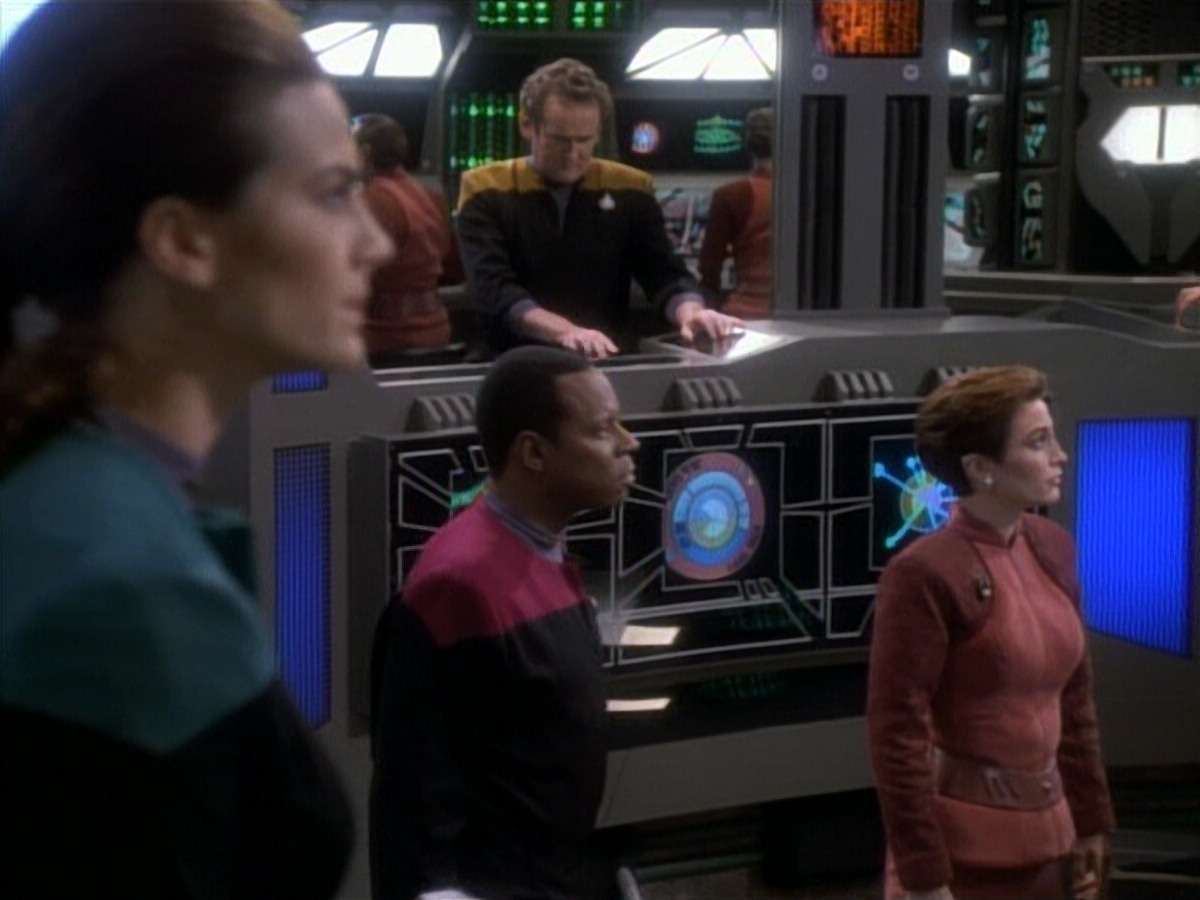 extant_StarTrekDS9_1x06-CaptivePursuitl_00140.jpg