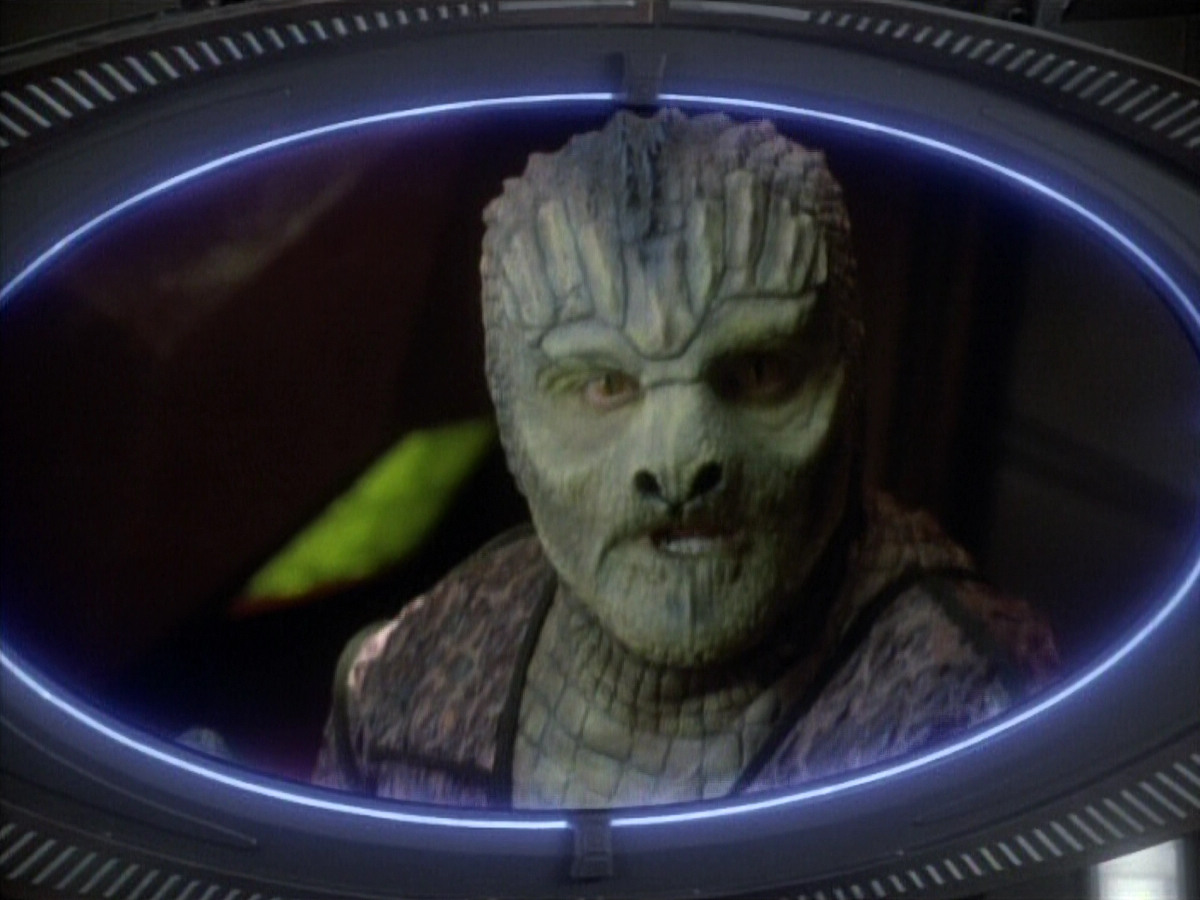 extant_StarTrekDS9_1x06-CaptivePursuitl_00202.jpg