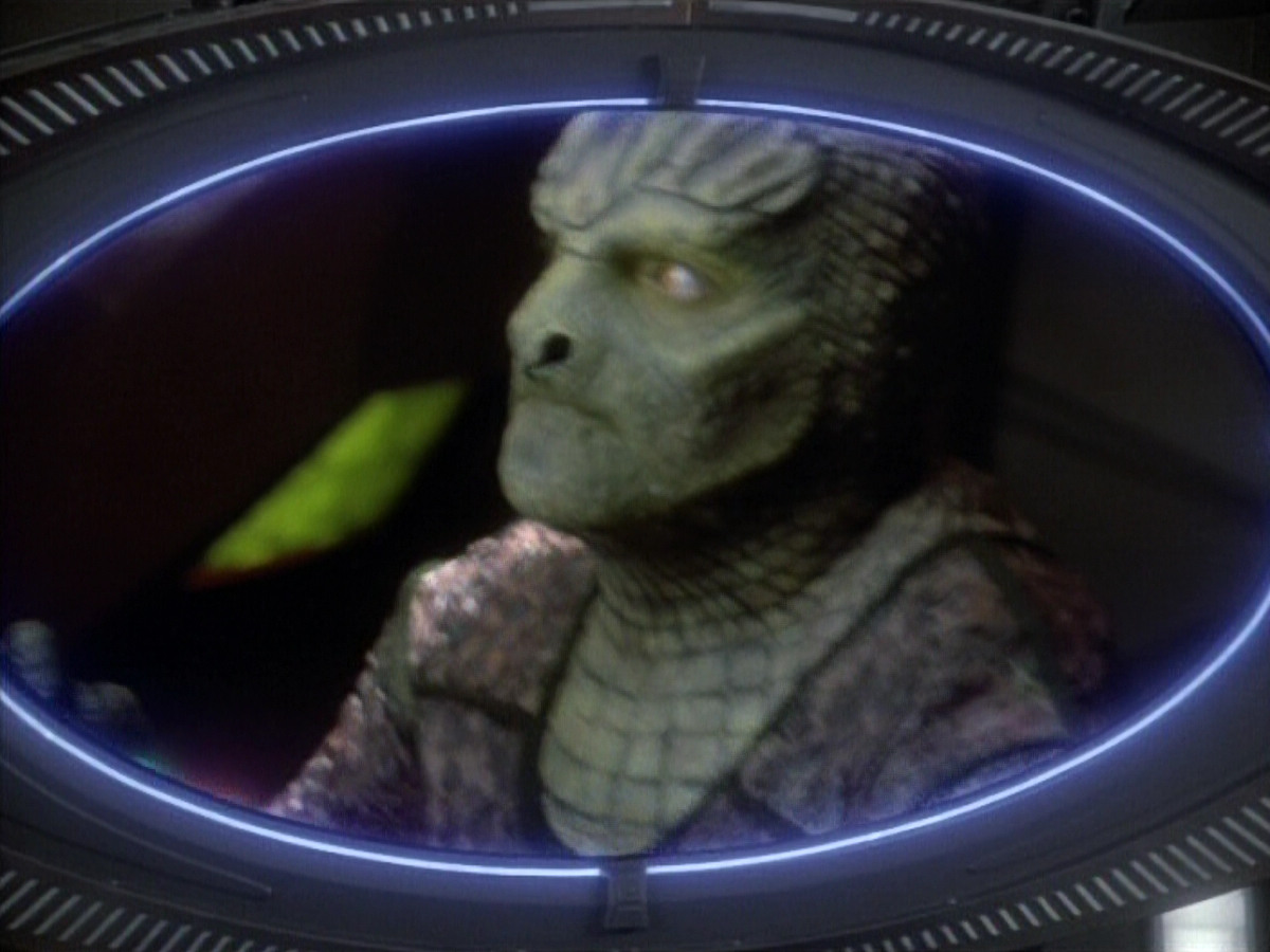 extant_StarTrekDS9_1x06-CaptivePursuitl_00227.jpg