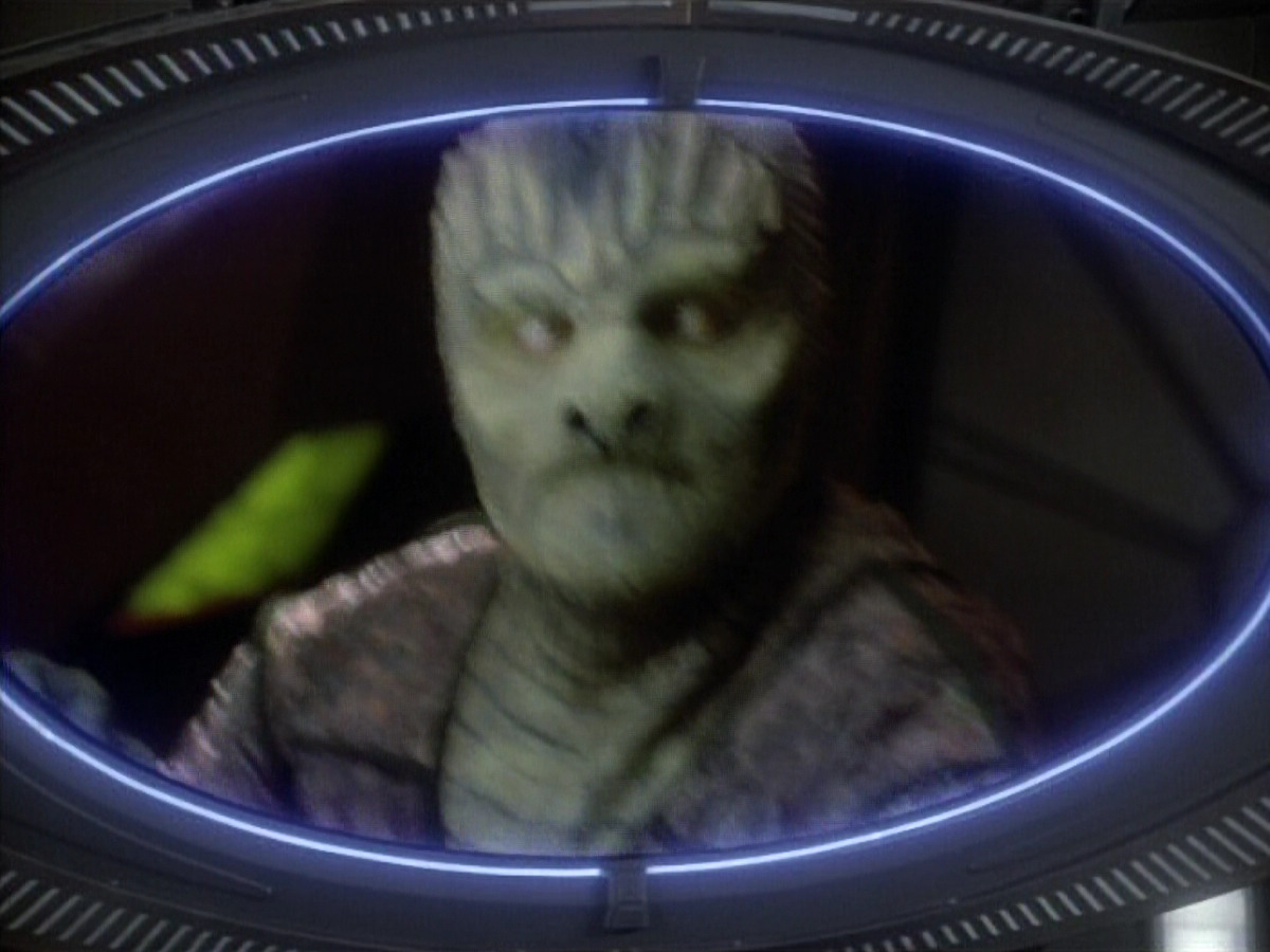 extant_StarTrekDS9_1x06-CaptivePursuitl_00229.jpg