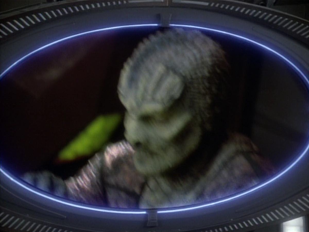 extant_StarTrekDS9_1x06-CaptivePursuitl_00230.jpg