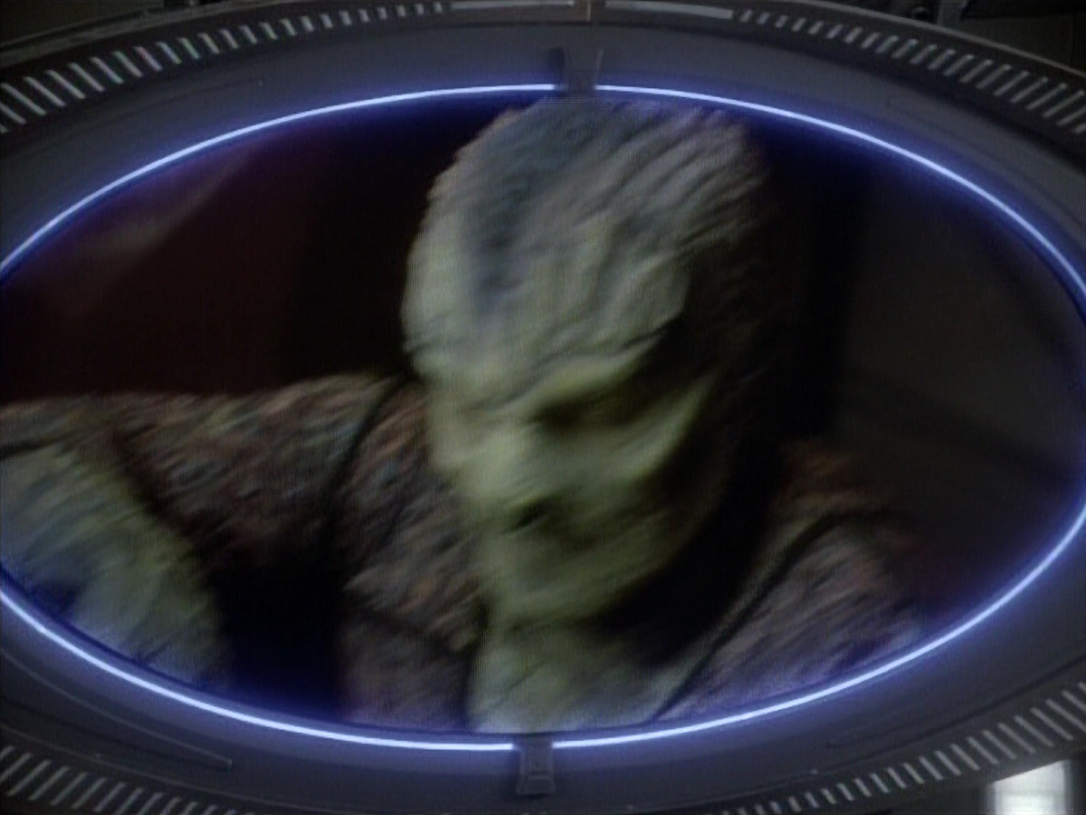 extant_StarTrekDS9_1x06-CaptivePursuitl_00232.jpg