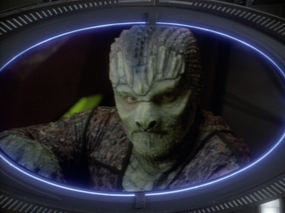 extant_StarTrekDS9_1x06-CaptivePursuitl_00234.jpg