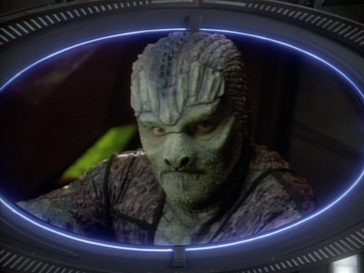 extant_StarTrekDS9_1x06-CaptivePursuitl_00236.jpg