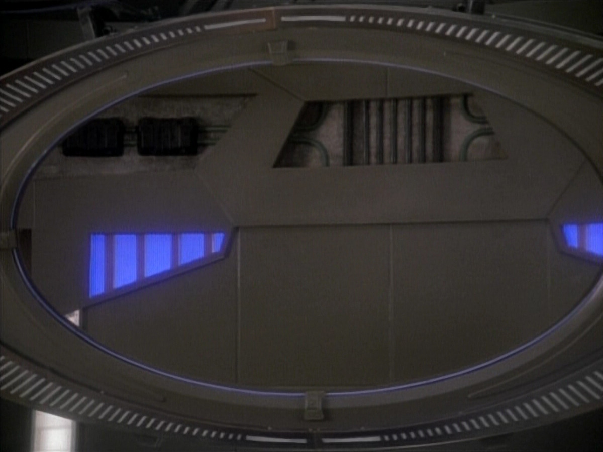extant_StarTrekDS9_1x06-CaptivePursuitl_00261.jpg