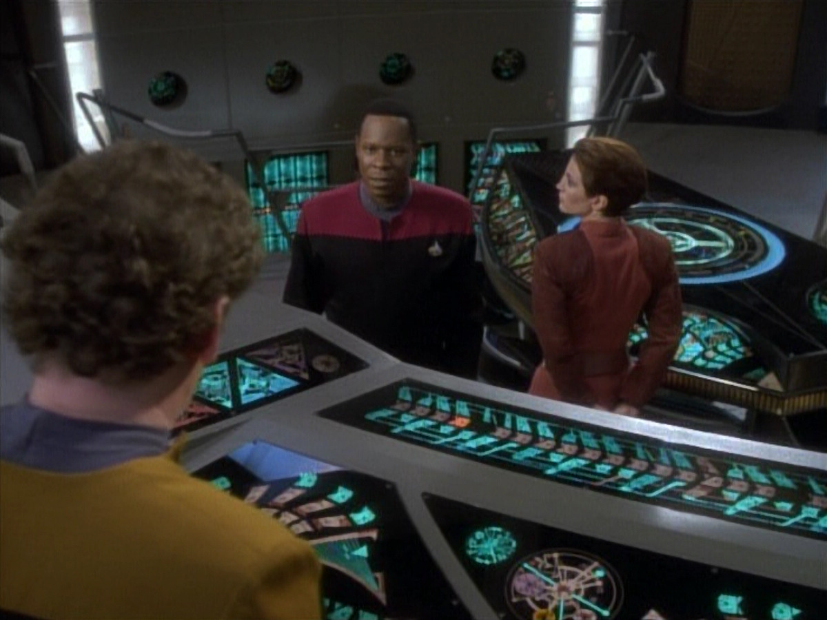 extant_StarTrekDS9_1x06-CaptivePursuitl_00274.jpg