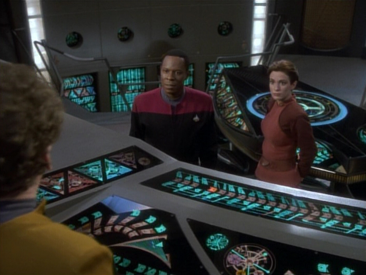 extant_StarTrekDS9_1x06-CaptivePursuitl_00276.jpg