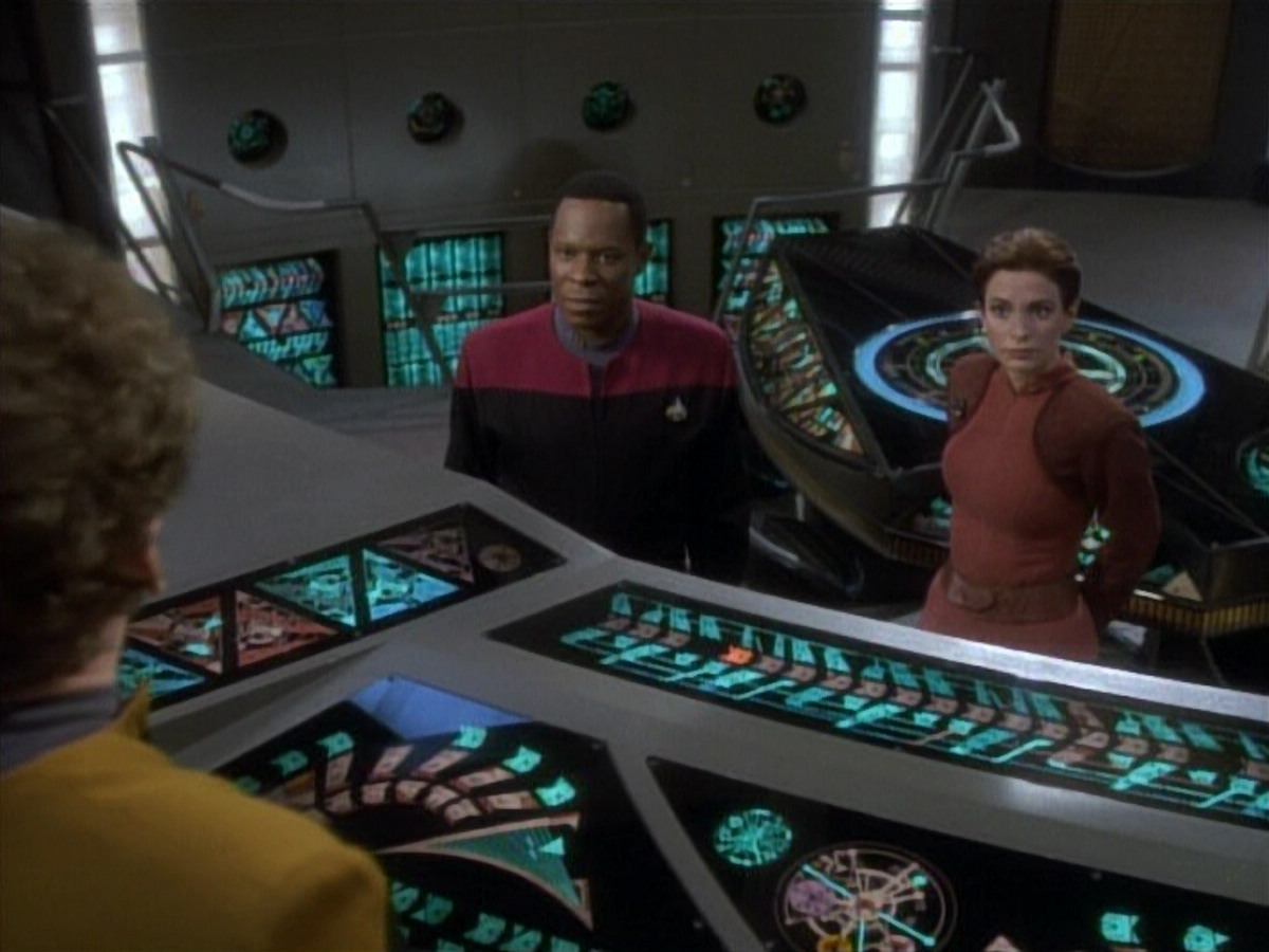 extant_StarTrekDS9_1x06-CaptivePursuitl_00277.jpg