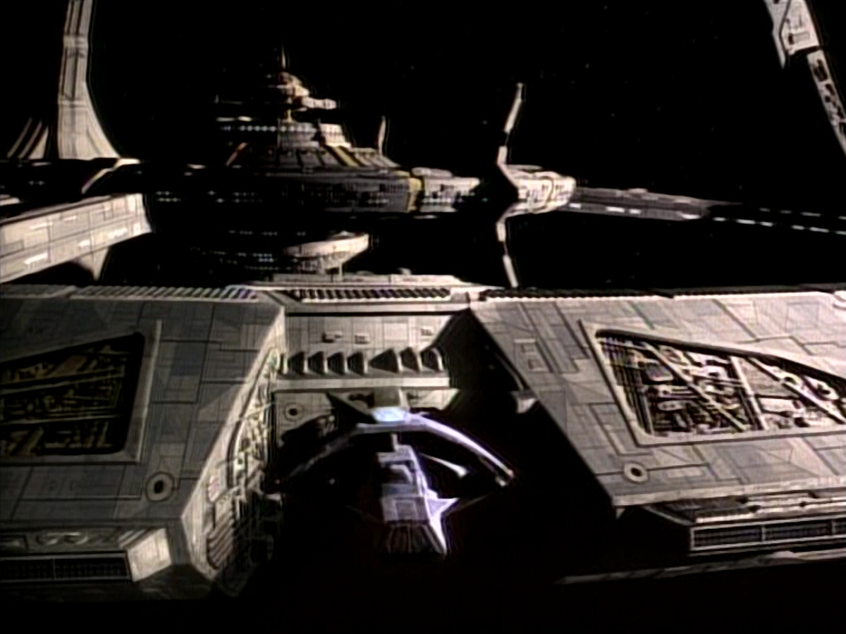 extant_StarTrekDS9_1x06-CaptivePursuitl_00467.jpg