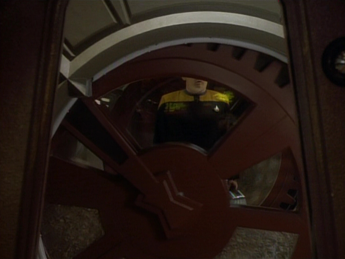 extant_StarTrekDS9_1x06-CaptivePursuitl_00468.jpg
