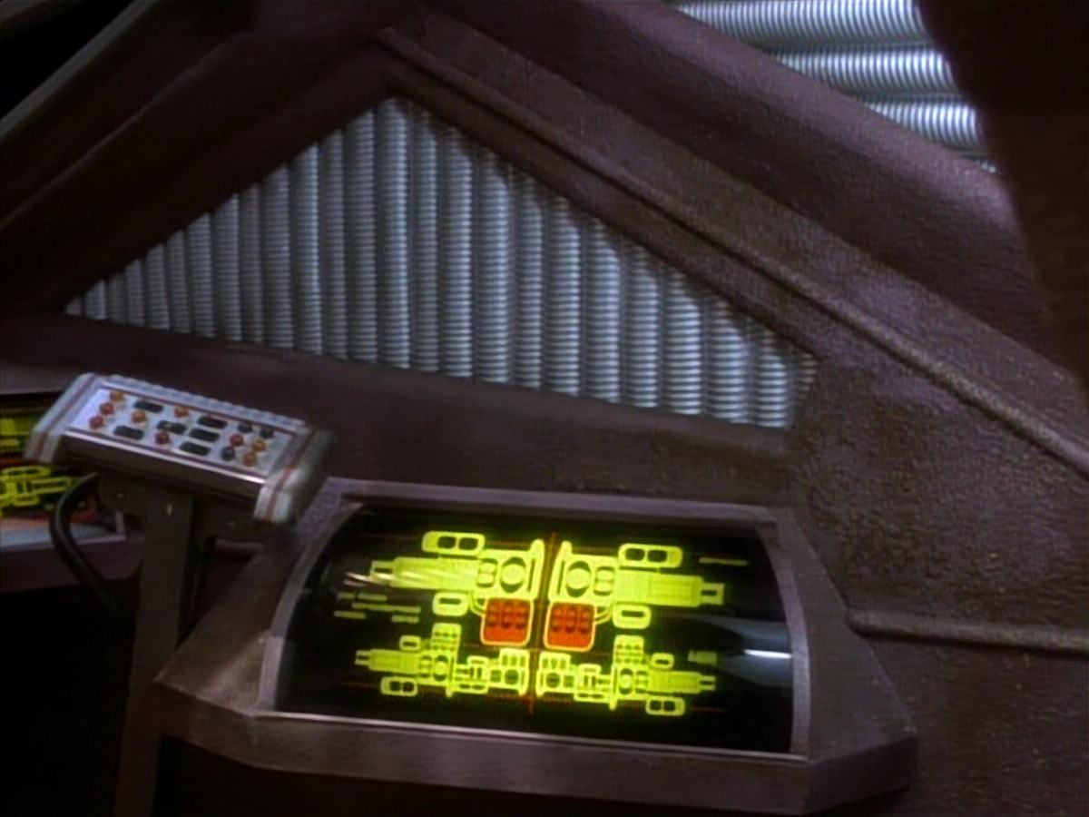 extant_StarTrekDS9_1x06-CaptivePursuitl_00482.jpg