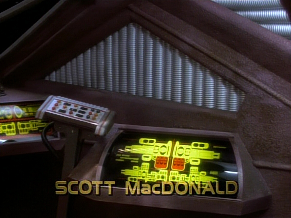 extant_StarTrekDS9_1x06-CaptivePursuitl_00483.jpg
