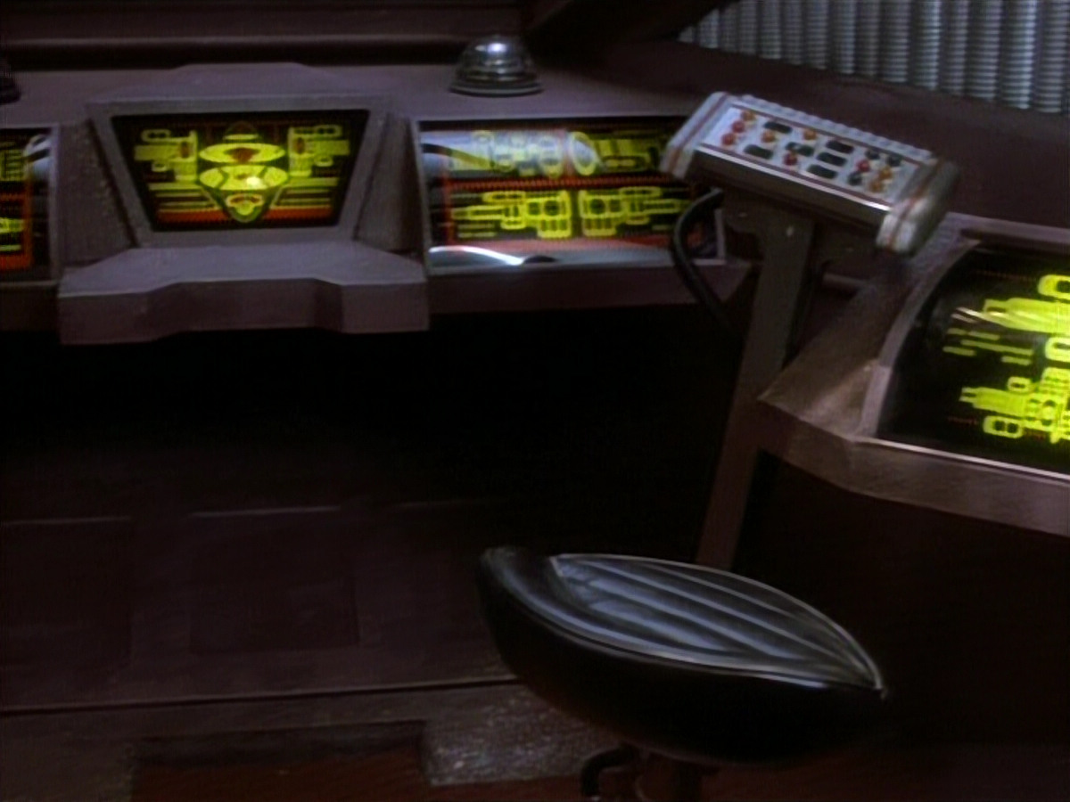 extant_StarTrekDS9_1x06-CaptivePursuitl_00487.jpg