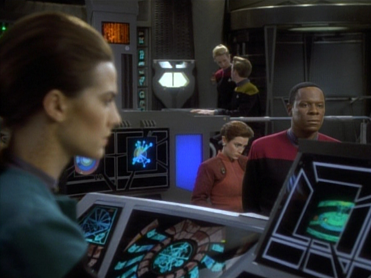 extant_StarTrekDS9_1x06-CaptivePursuitl_00515.jpg