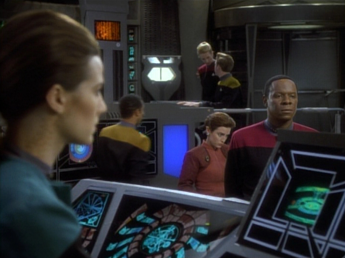 extant_StarTrekDS9_1x06-CaptivePursuitl_00516.jpg