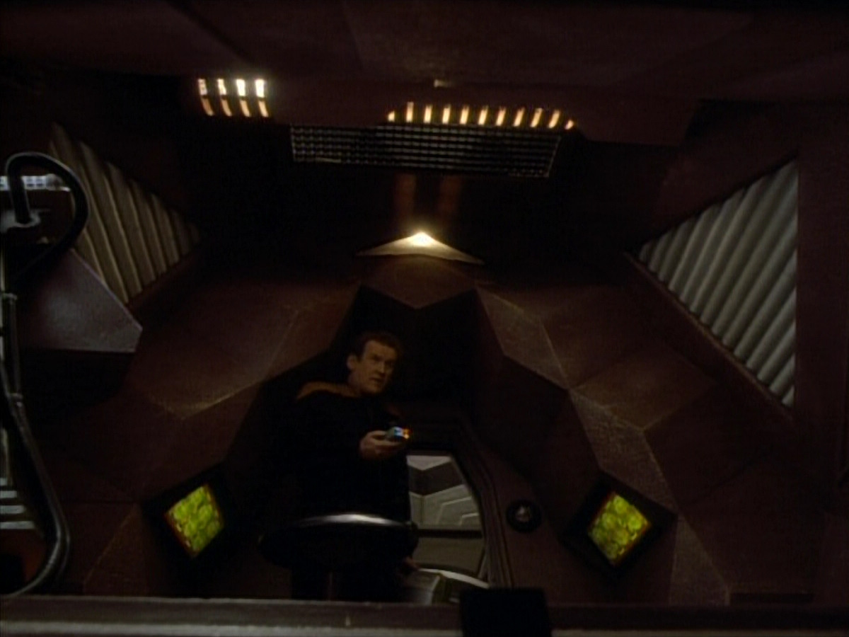 extant_StarTrekDS9_1x06-CaptivePursuitl_00536.jpg