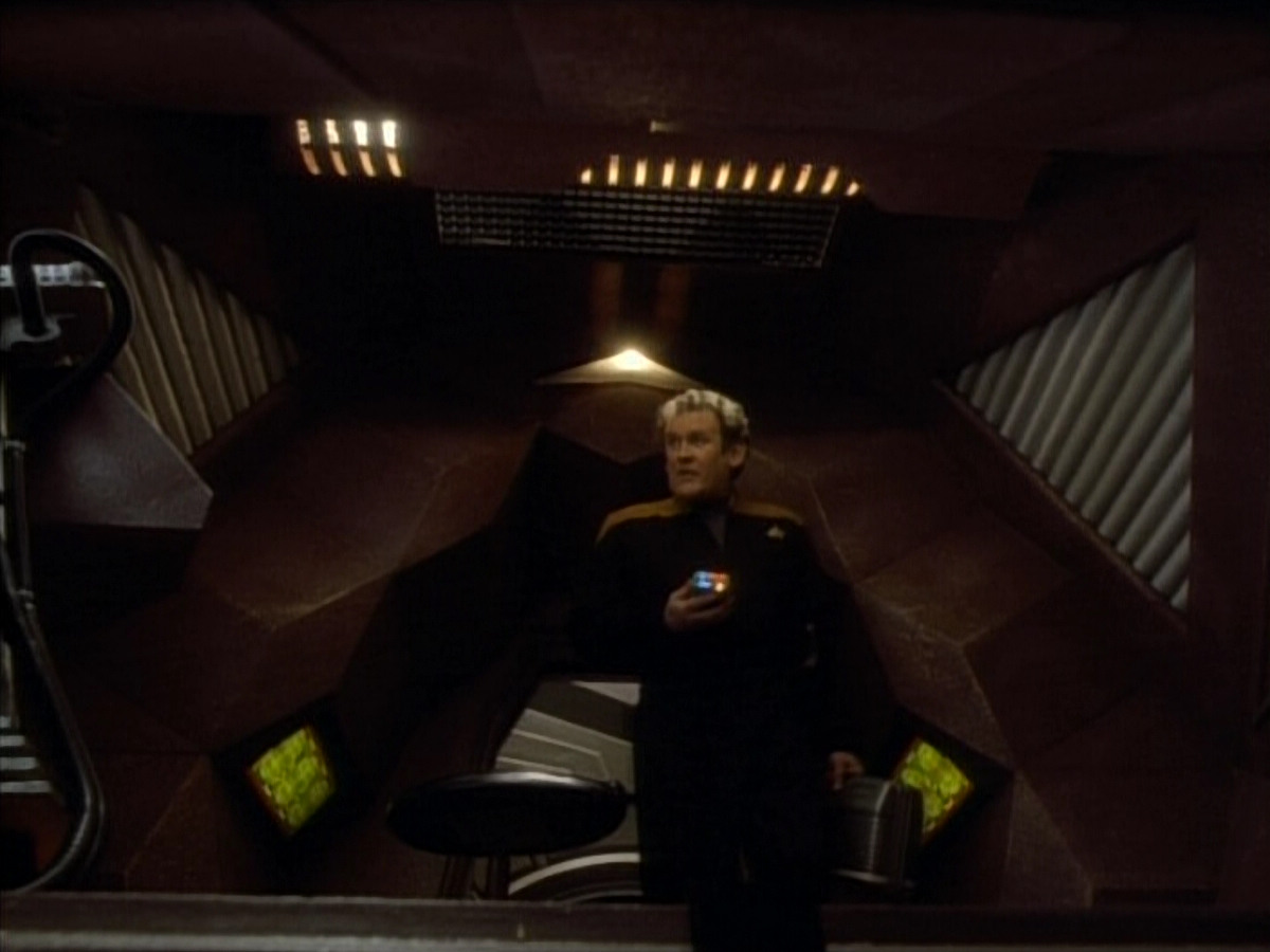 extant_StarTrekDS9_1x06-CaptivePursuitl_00541.jpg