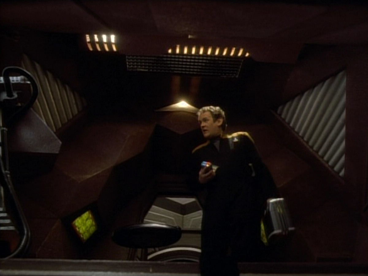 extant_StarTrekDS9_1x06-CaptivePursuitl_00542.jpg