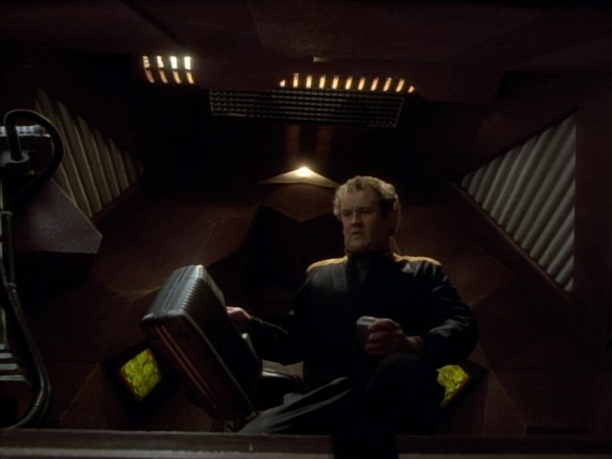 extant_StarTrekDS9_1x06-CaptivePursuitl_00567.jpg