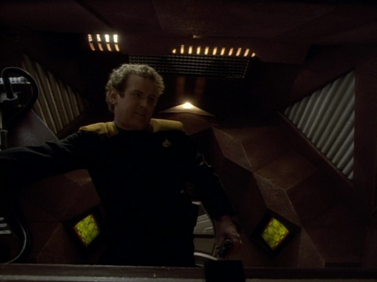 extant_StarTrekDS9_1x06-CaptivePursuitl_00572.jpg