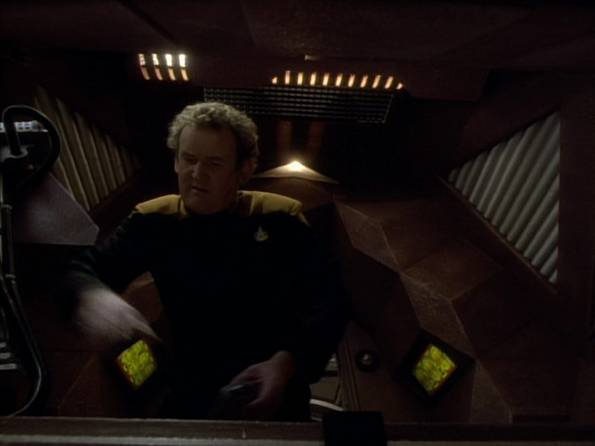 extant_StarTrekDS9_1x06-CaptivePursuitl_00574.jpg