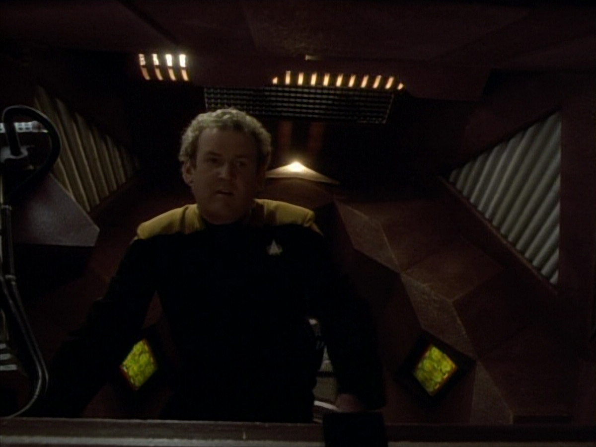 extant_StarTrekDS9_1x06-CaptivePursuitl_00575.jpg