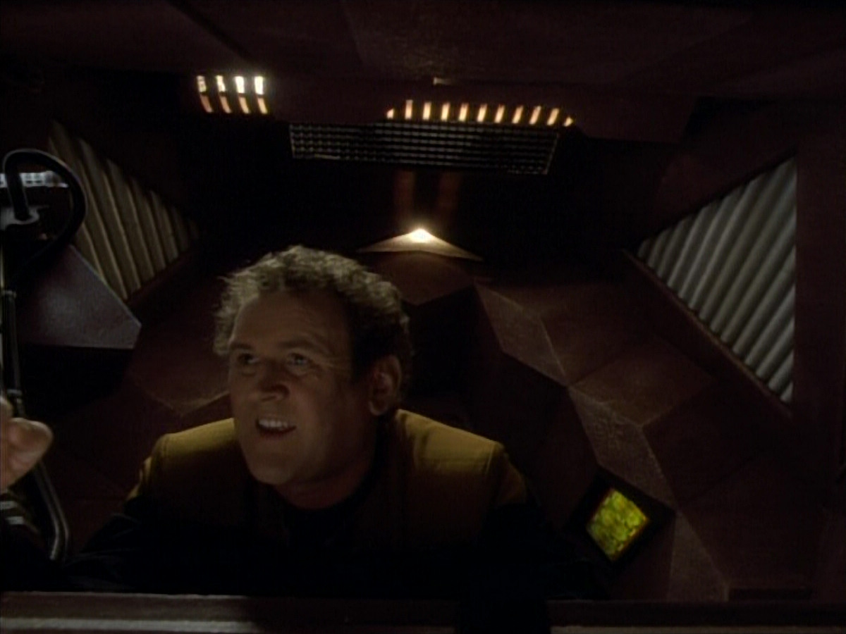 extant_StarTrekDS9_1x06-CaptivePursuitl_00587.jpg