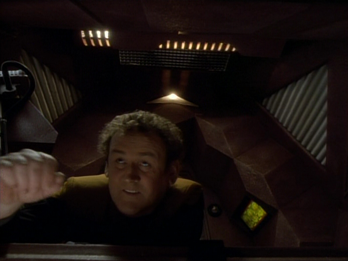 extant_StarTrekDS9_1x06-CaptivePursuitl_00600.jpg