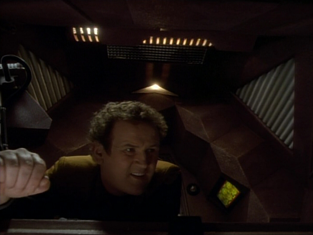 extant_StarTrekDS9_1x06-CaptivePursuitl_00601.jpg